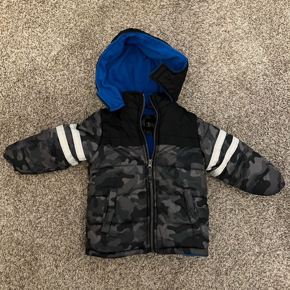 Camouflage Hooded Jacket with Blue Lining